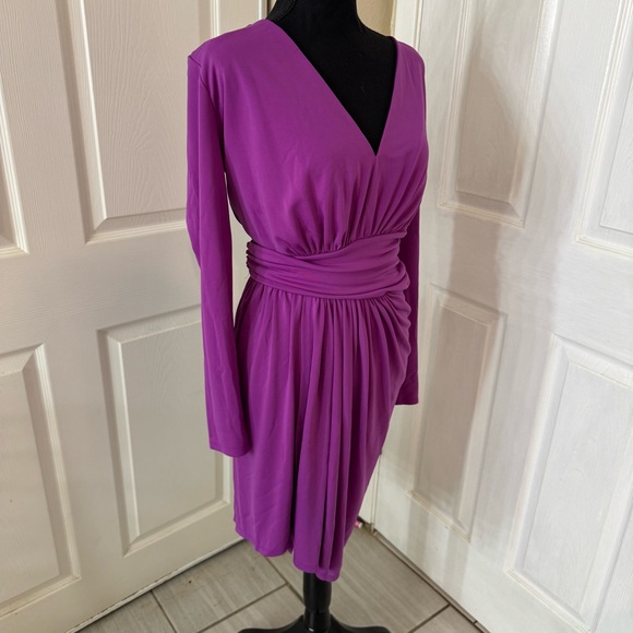 Express Draped V-Neck Strong Shoulder Mini Dress - Small - Picture 14 of 15